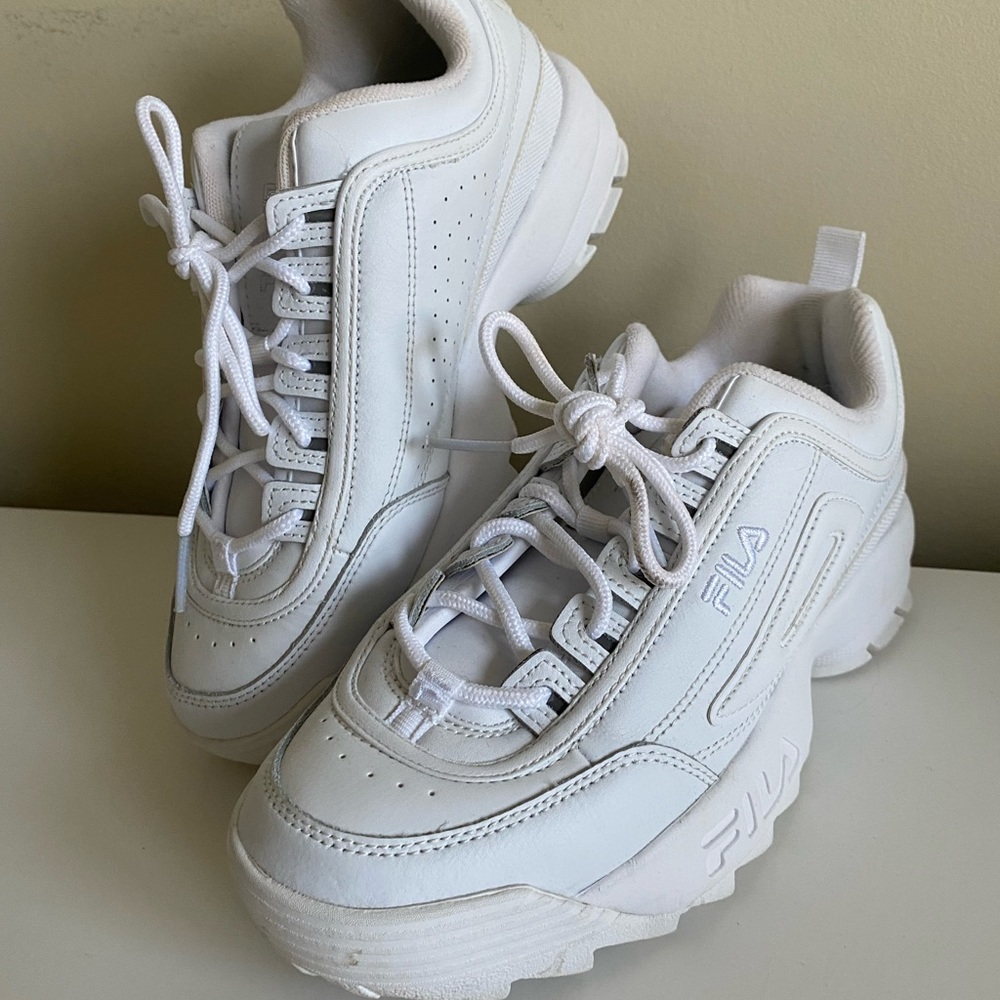 FILA - White Disrupter 2 Running Shoes. Size 8.